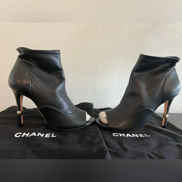 CHANEL Short Boot 19C Stretch Lambskin Leather Peep Toe Gold Cc Logo Ball Sz 40 - Picture 6 of 8